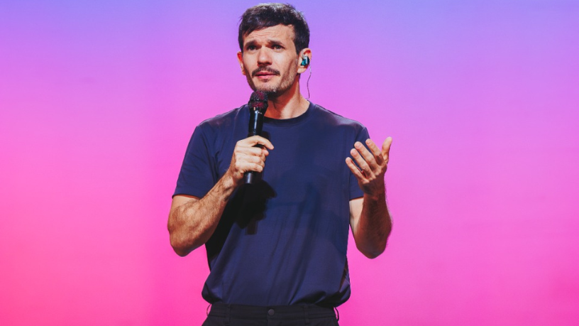 “Pecado É Não Rir” marca a estreia de Padre Patrick com Non Stop em uma jornada cômica e espiritual.