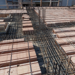 Descubra como painéis treliçados aceleram obras e mantêm o canteiro mais limpo em projetos contemporâneos.