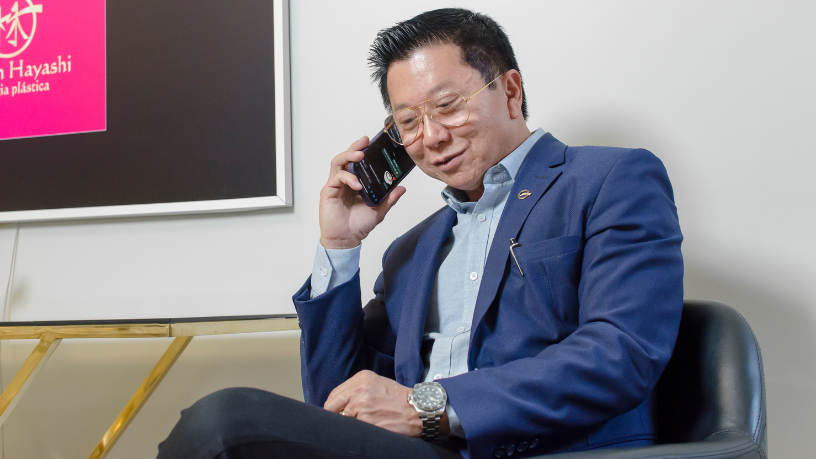 Milton Seigi Hayashi destaca que entender por que procuramos cirurgia plástica envolve emoções, autoestima e sentido de mudança.