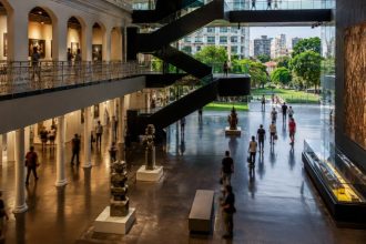 O impacto socioeconômico dos novos museus estaduais na descentralização e no fortalecimento da política cultural do Paraná
