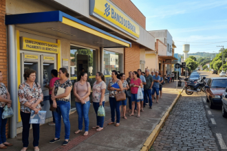 Bolsa Família tem pagamento antecipado em cinco cidades do Paraná; veja quem foi beneficiado e como funciona